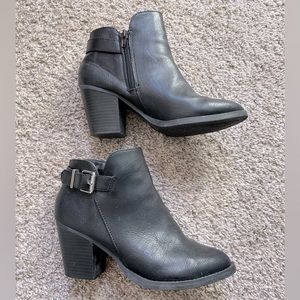 Express womens black heeled ankle boots size 7